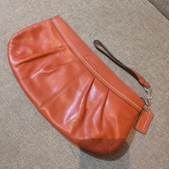Coach Pleated Large Clutch Wristlet Leather Burn Orange. - F13754 - Picture 3 of 9